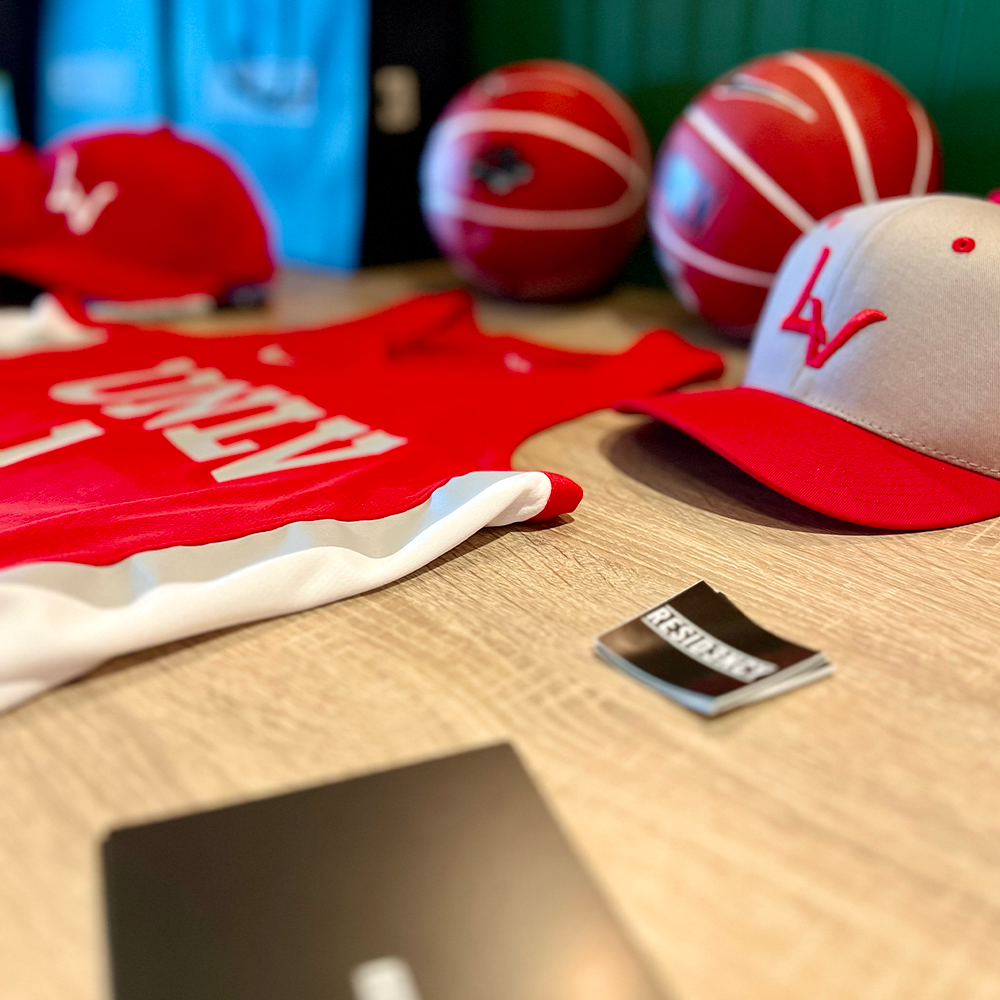 - THE THOMAS & MACK -