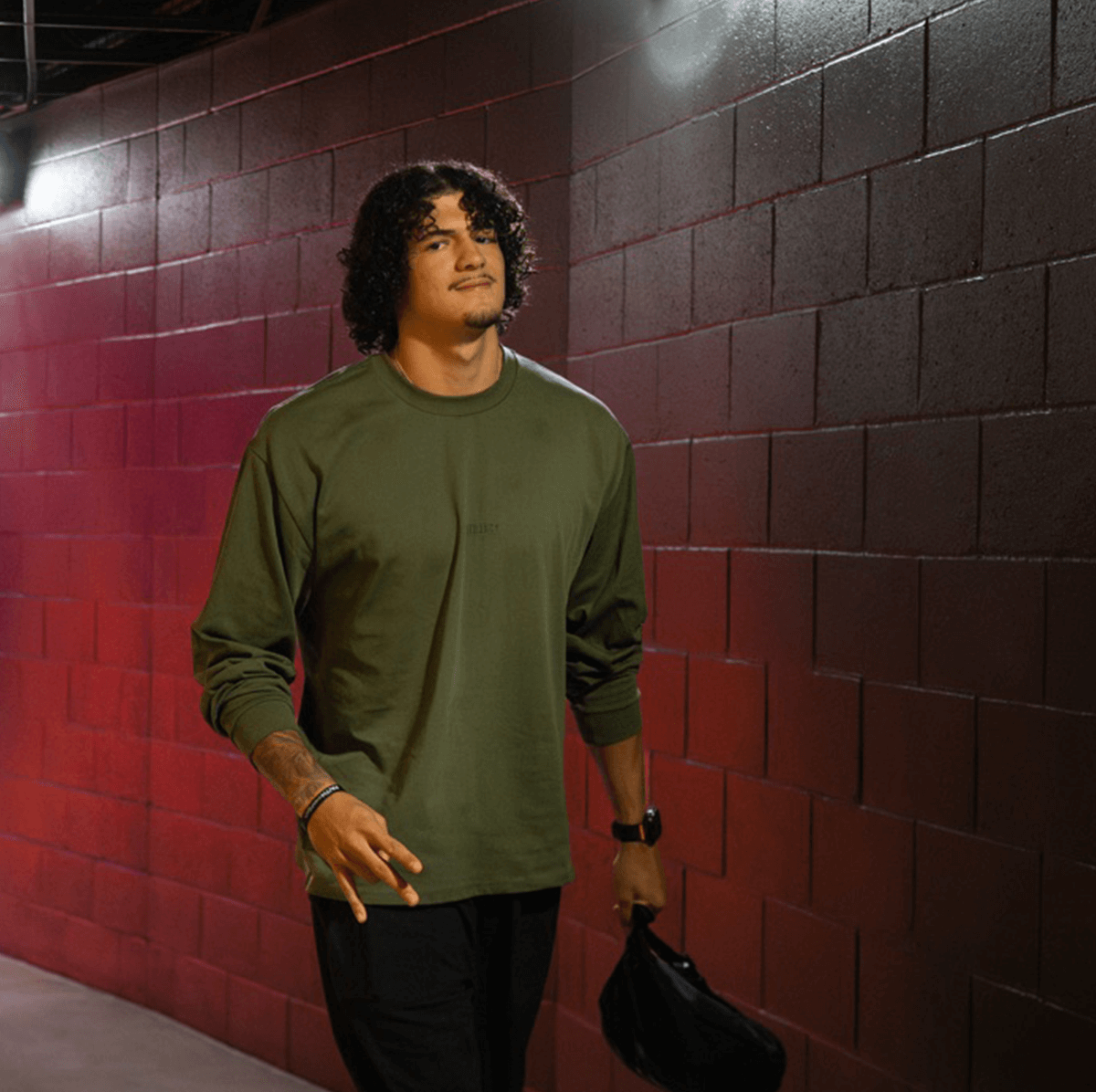 - THE LONG SLEEVE 2 -